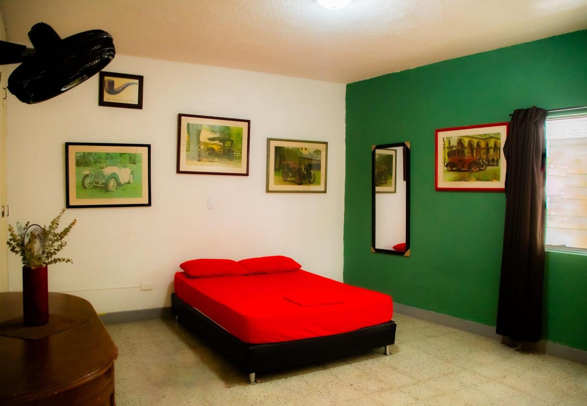Casa Almarita - Hostal, Bar Y Restaurante Medellin Bagian luar foto